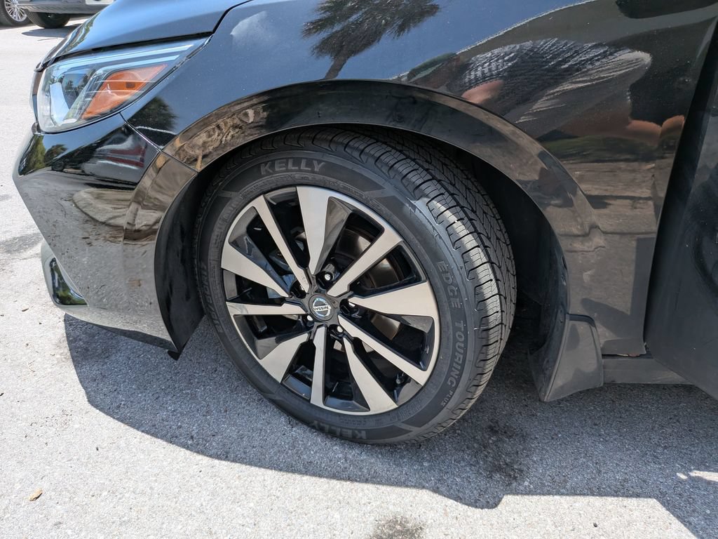 Used 2023 Nissan Sentra SV w/ SV Premium Package FWD image 35