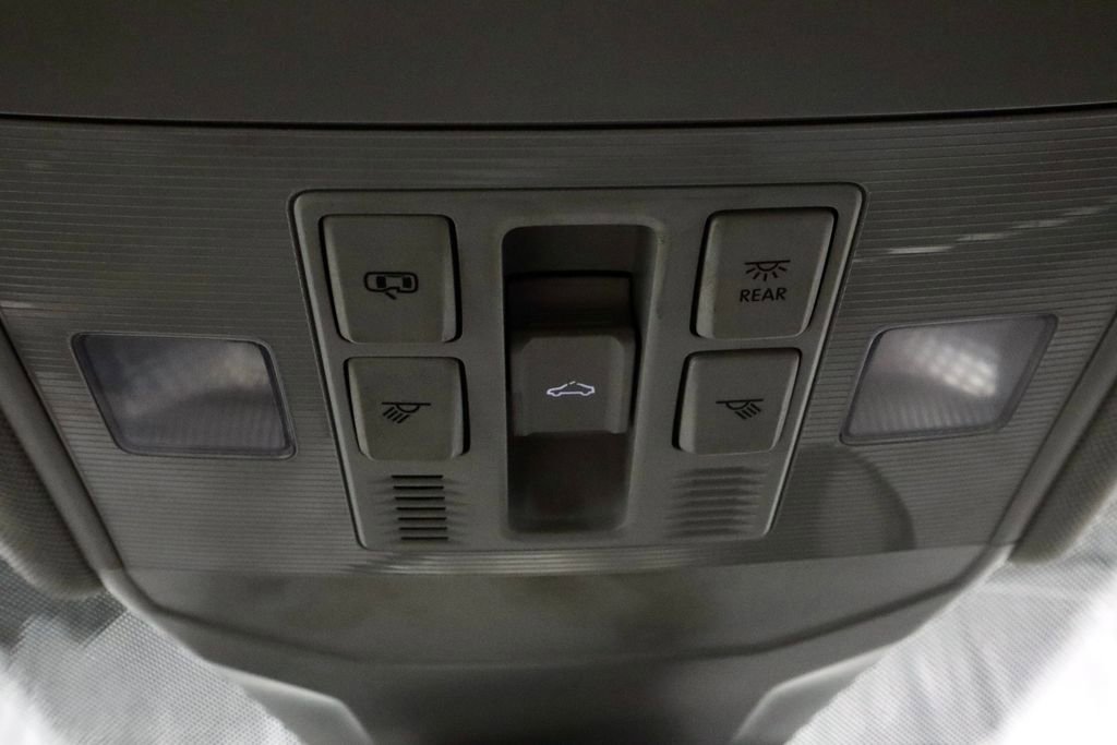 Used 2025 Volkswagen Jetta SE image 32