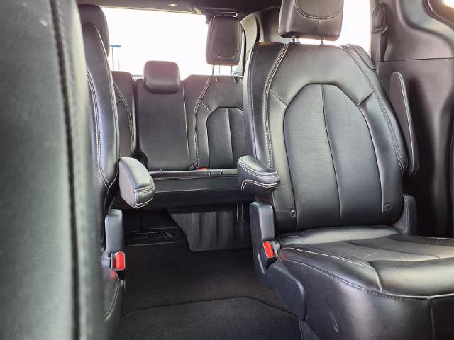 Used 2025 Chrysler Pacifica Select FWD image 25