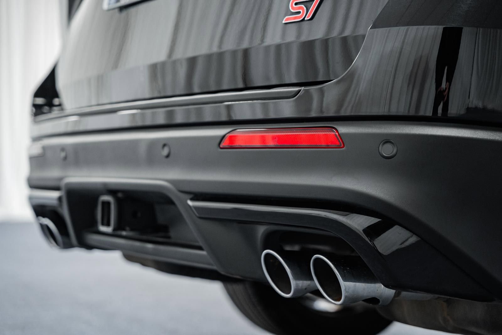 Certified 2023 Ford Explorer ST w/ Equipment Group 401A image 10