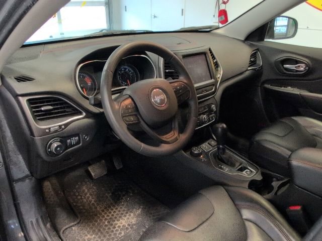 Used 2022 Jeep Cherokee Trailhawk w/ Trailhawk Elite Value Package AWD/4WD image 11