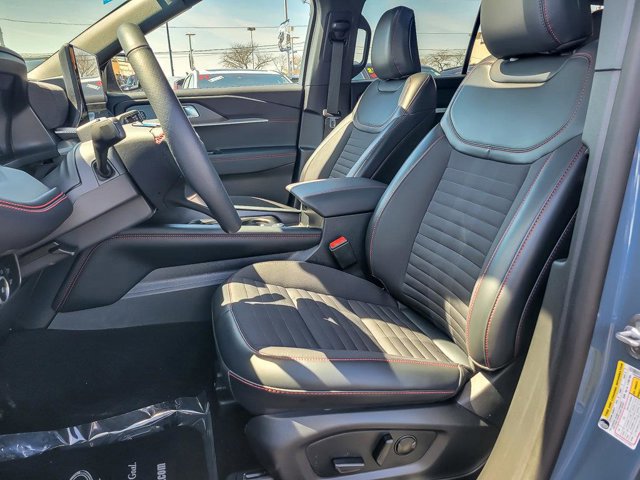 Certified 2025 Ford Explorer ST-Line w/ Premium Package AWD/4WD image 13