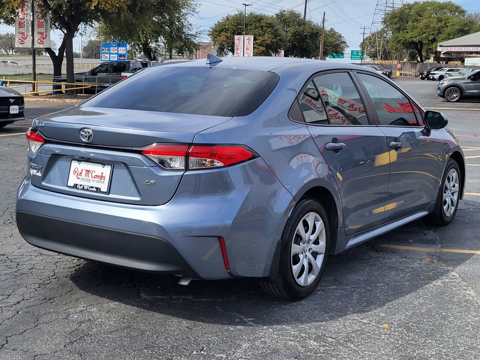 Used 2025 Toyota Corolla LE image 2