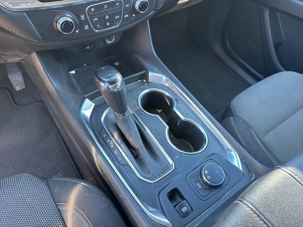 Used 2020 Chevrolet Traverse LT image 16