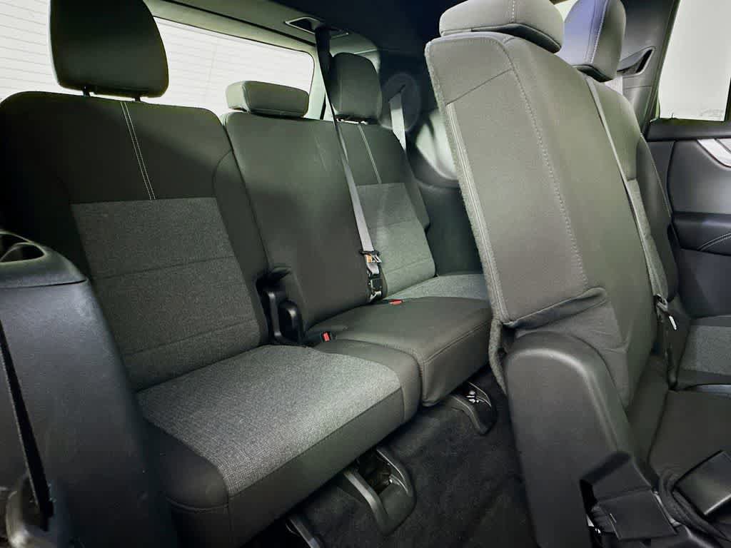 Used 2025 GMC Acadia Elevation FWD image 32