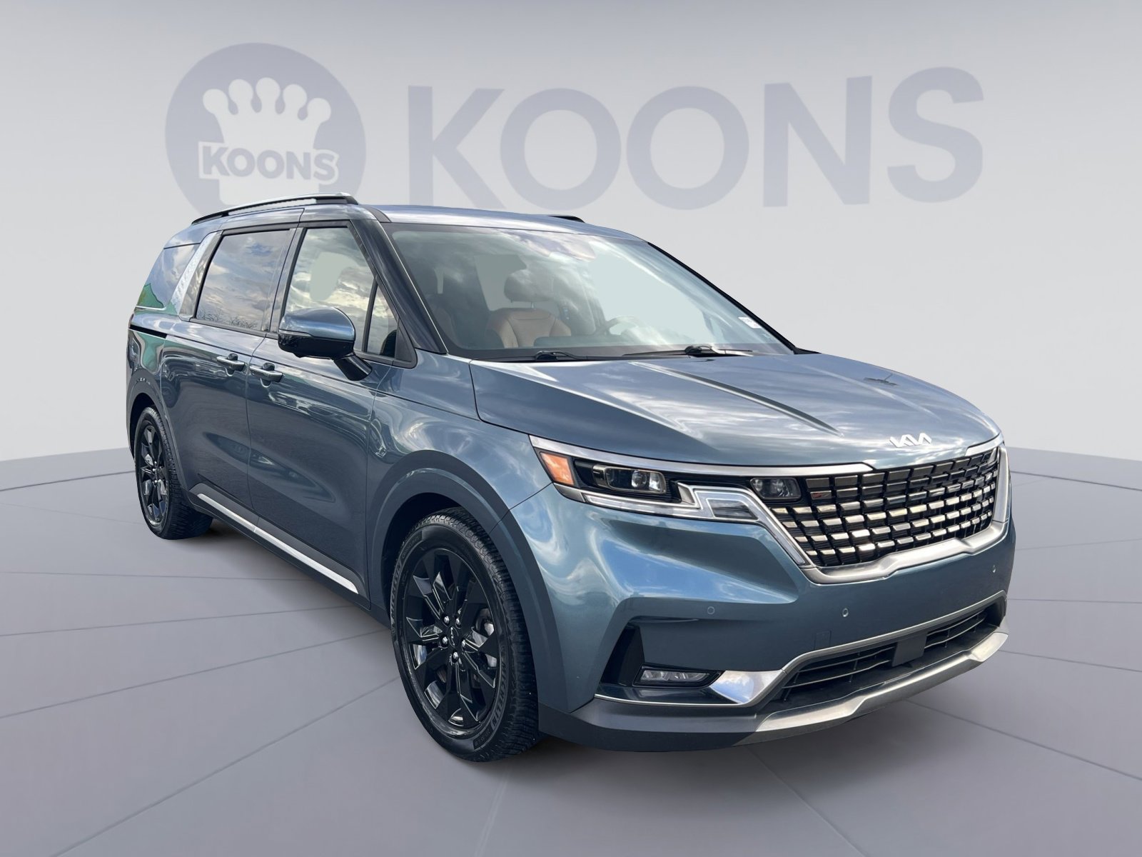 Used 2023 Kia Carnival SX Prestige image 10