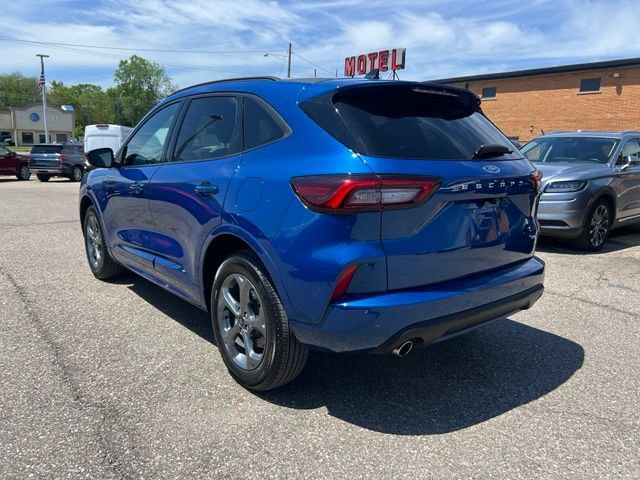Certified 2023 Ford Escape ST-Line w/ Tech Pack #1 AWD/4WD image 6