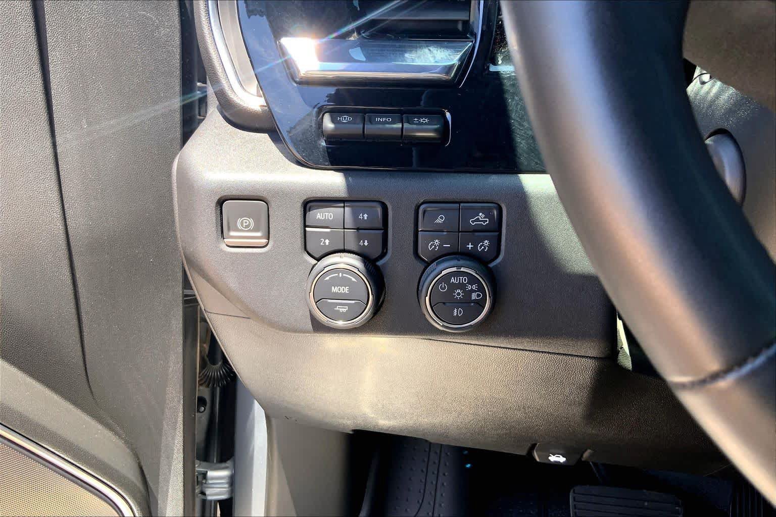 Used 2024 Chevrolet Silverado 1500 High Country w/ High Country Premium Package AWD/4WD image 36