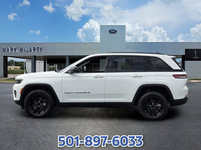 Used 2025 Jeep Grand Cherokee Altitude AWD/4WD image 2