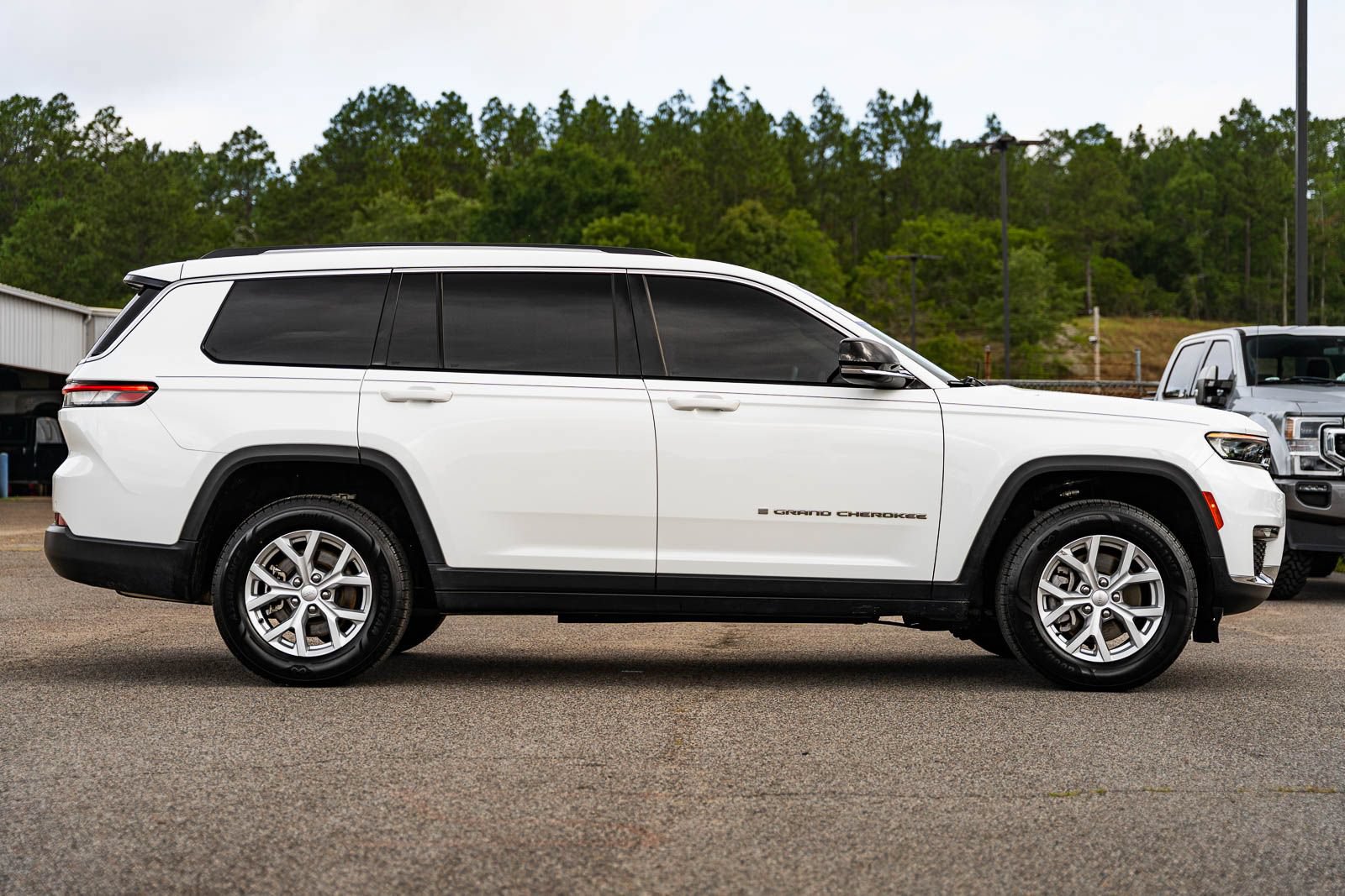 Used 2023 Jeep Grand Cherokee L Limited AWD/4WD image 8