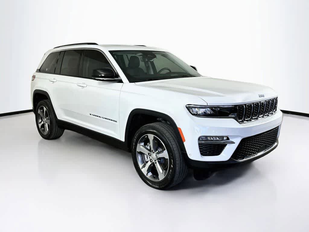 Used 2022 Jeep Grand Cherokee Limited 4xe w/ Luxury Tech Group II AWD/4WD image 7