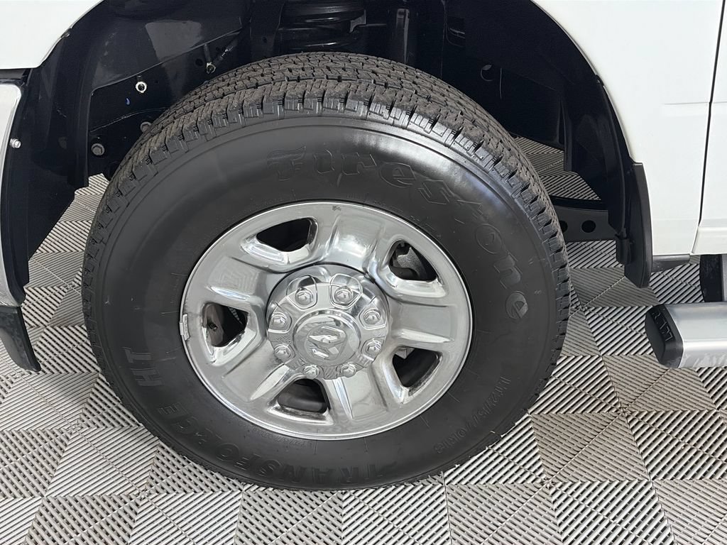 Used 2024 RAM 3500 Tradesman w/ Chrome Appearance Group AWD/4WD image 8