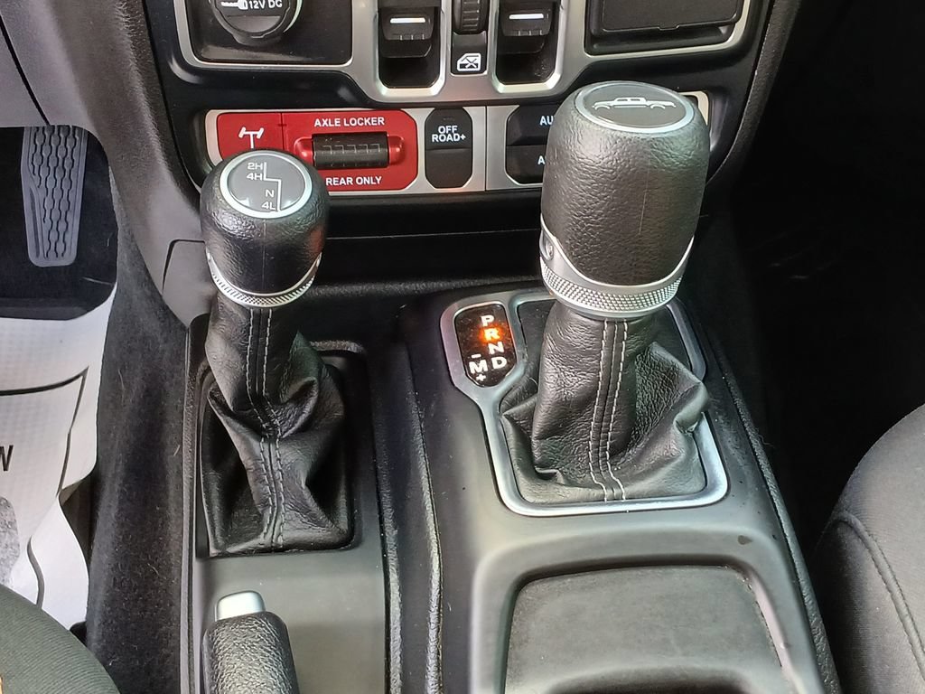 Used 2024 Jeep Gladiator Mojave w/ Convenience Group AWD/4WD image 16