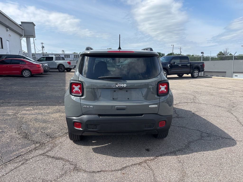 Used 2022 Jeep Renegade Latitude w/ Convenience Group AWD/4WD image 6