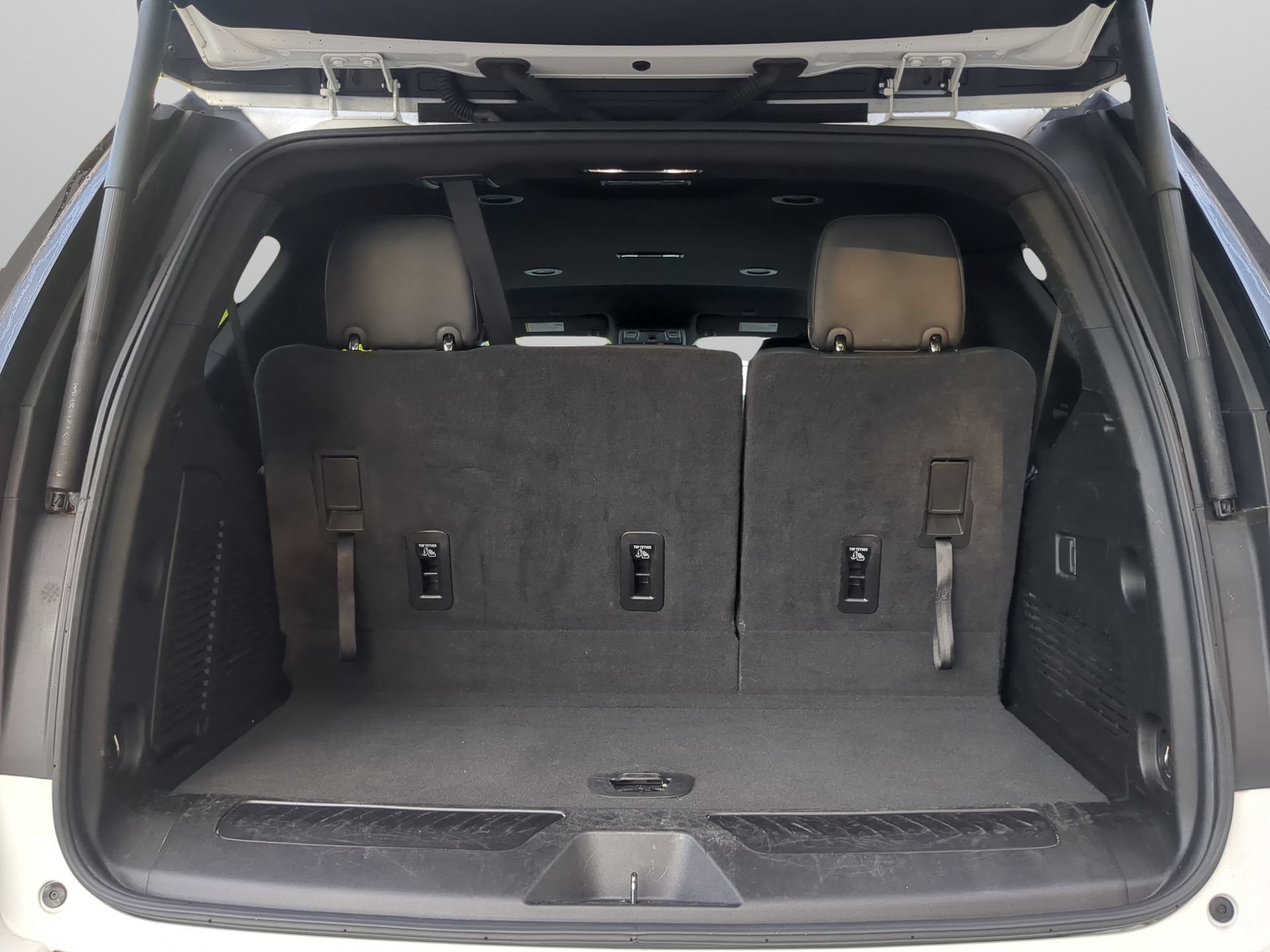 Used 2024 GMC Yukon SLT RWD image 46