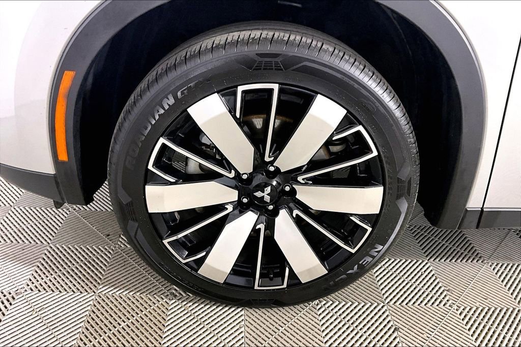 Used 2025 Mitsubishi Outlander SE AWD/4WD image 7