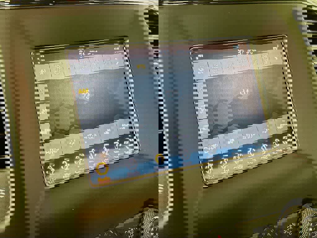 Used 2021 Jeep Grand Cherokee Laredo image 20