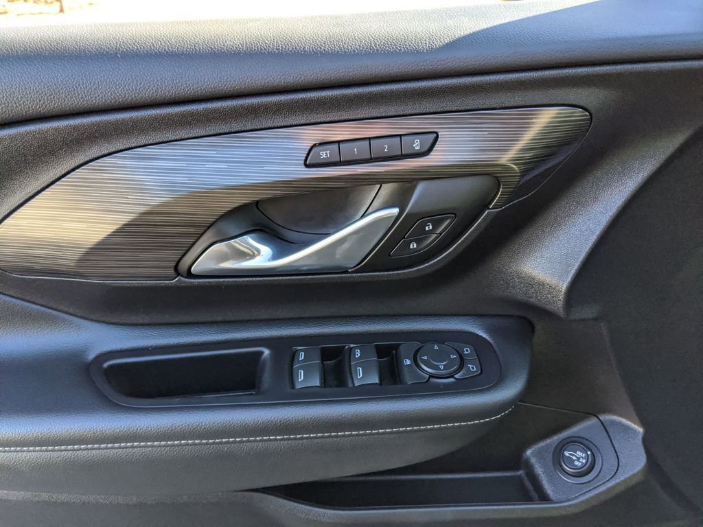 Used 2024 GMC Terrain SLT image 15