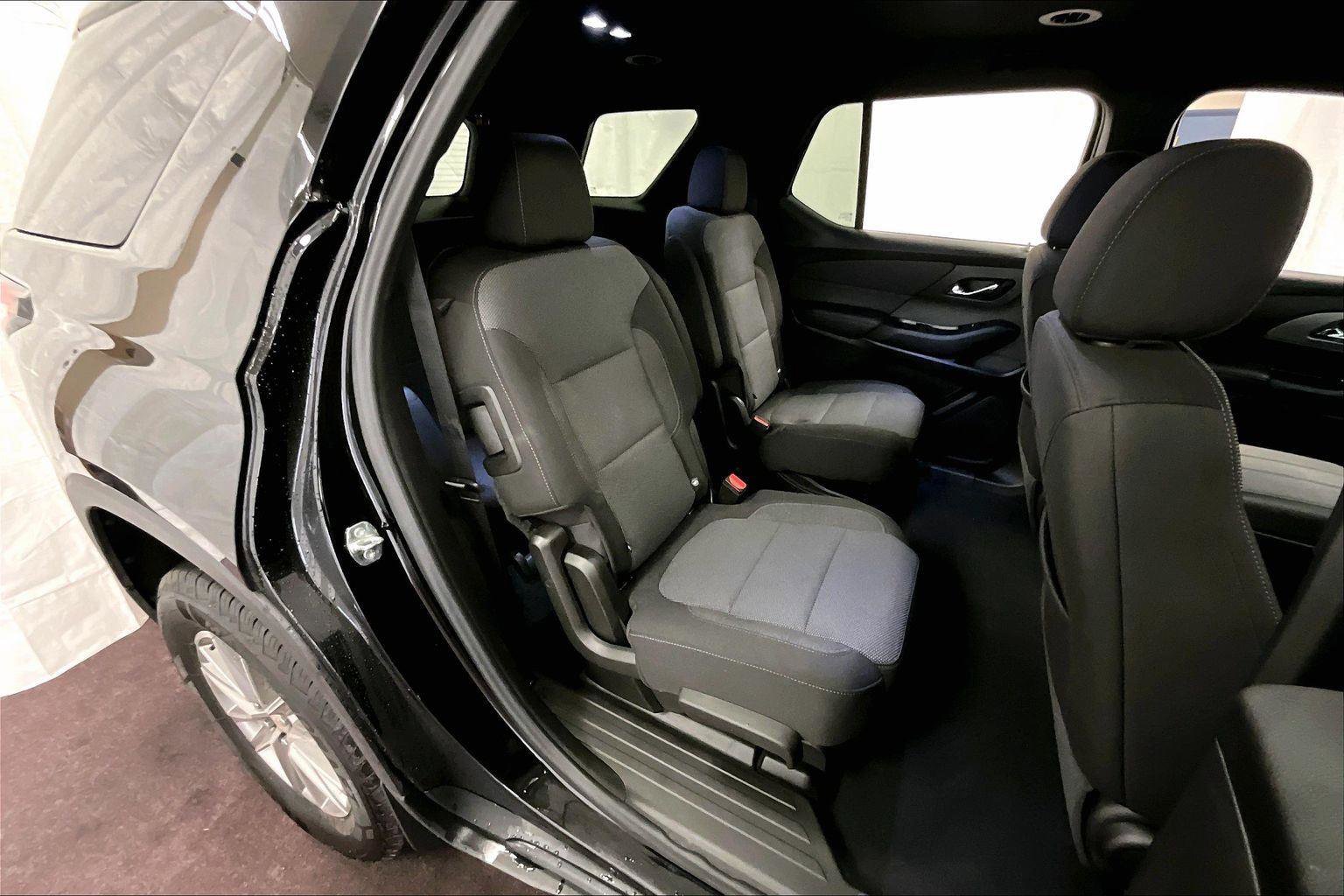 Used 2022 Chevrolet Traverse LT w/ LPO, Cargo Package image 26