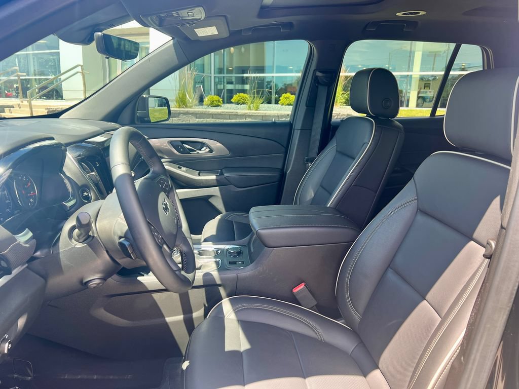 Used 2023 Chevrolet Traverse Premier w/ Redline Edition AWD/4WD image 10