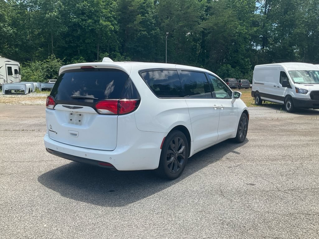 Used 2020 Chrysler Pacifica Touring w/ S Appearance Package FWD image 5