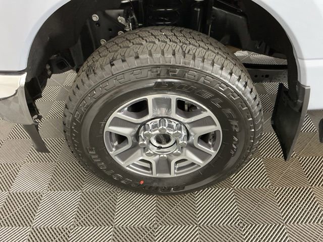 Certified 2025 Ford F350 Lariat w/ FX4 Off-Road Package AWD/4WD image 32