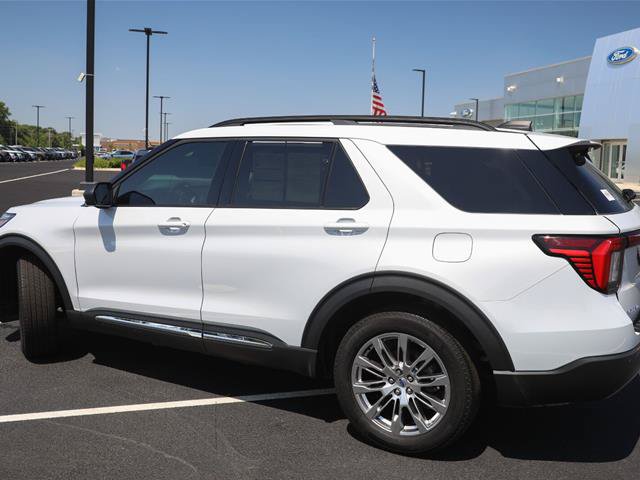 Certified 2025 Ford Explorer Active w/ Active Comfort Package AWD/4WD image 16