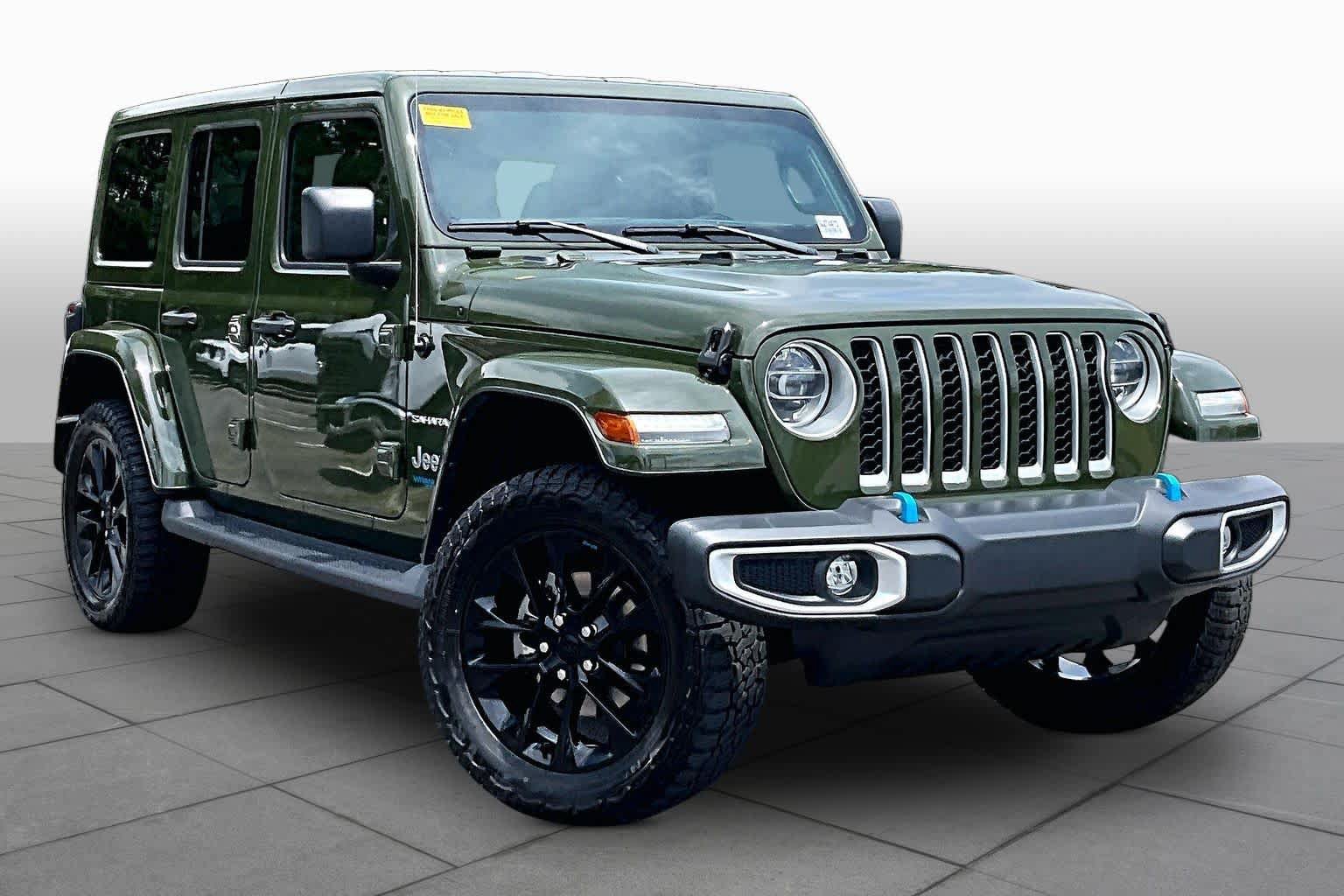 Used 2022 Jeep Wrangler Unlimited Sahara w/ Cold Weather Group AWD/4WD image 3