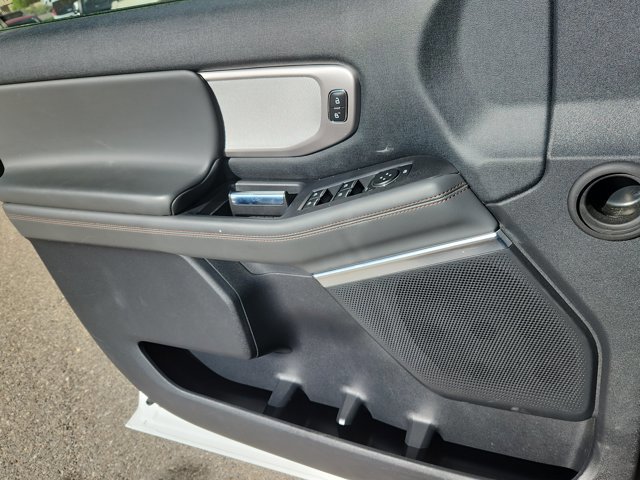 Certified 2025 Ford Expedition Active AWD/4WD image 9