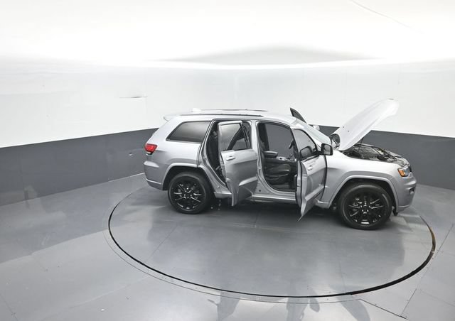 Used 2020 Jeep Grand Cherokee Altitude AWD/4WD image 42