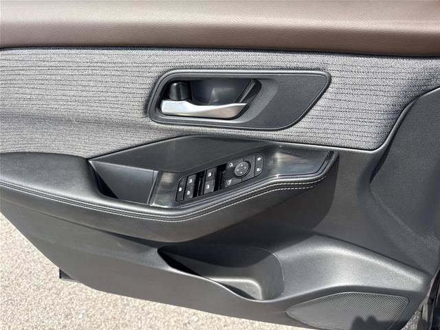 Used 2023 Nissan Rogue SV AWD/4WD image 13