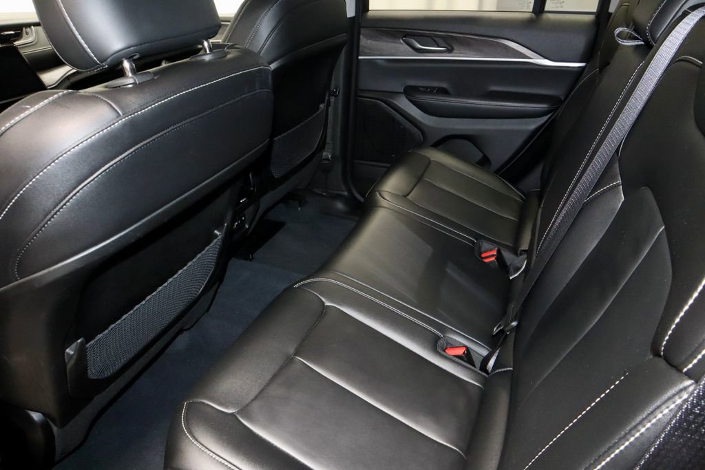 Used 2023 Jeep Grand Cherokee Limited image 22