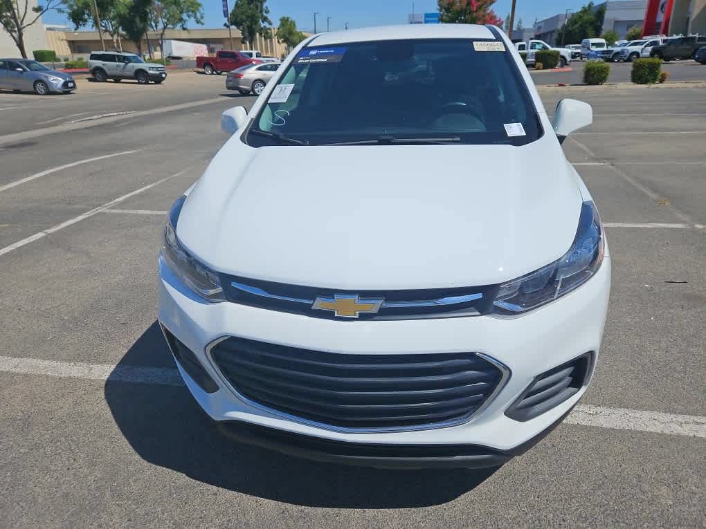 Used 2022 Chevrolet Trax LS w/ Tint and Cruise Package AWD/4WD image 4