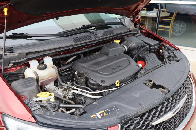 Used 2023 Chrysler Pacifica Touring-L FWD image 10