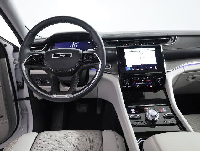Used 2022 Jeep Grand Cherokee Overland w/ Luxury Tech Group IV AWD/4WD image 12
