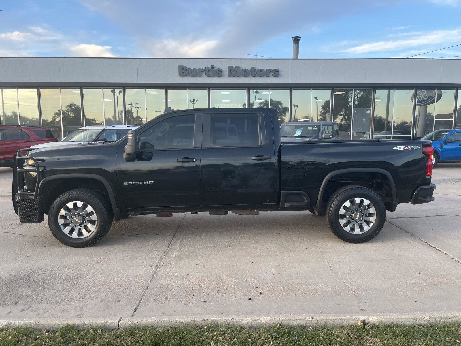 Used 2022 Chevrolet Silverado 2500 Custom w/ Custom Value Package AWD/4WD image 1