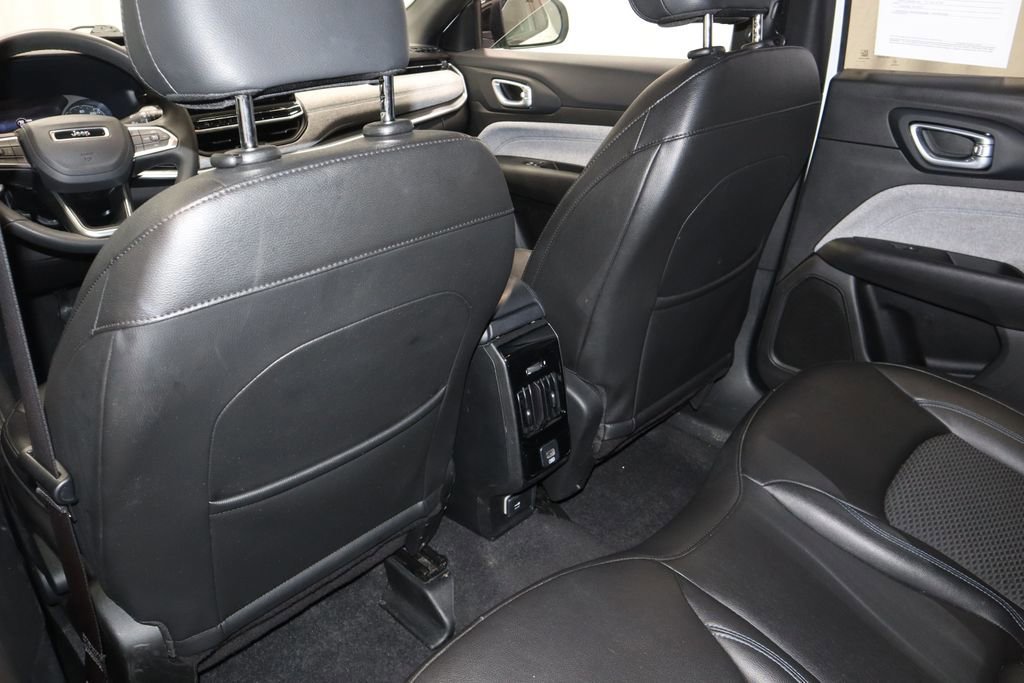 Used 2025 Jeep Compass Latitude image 20