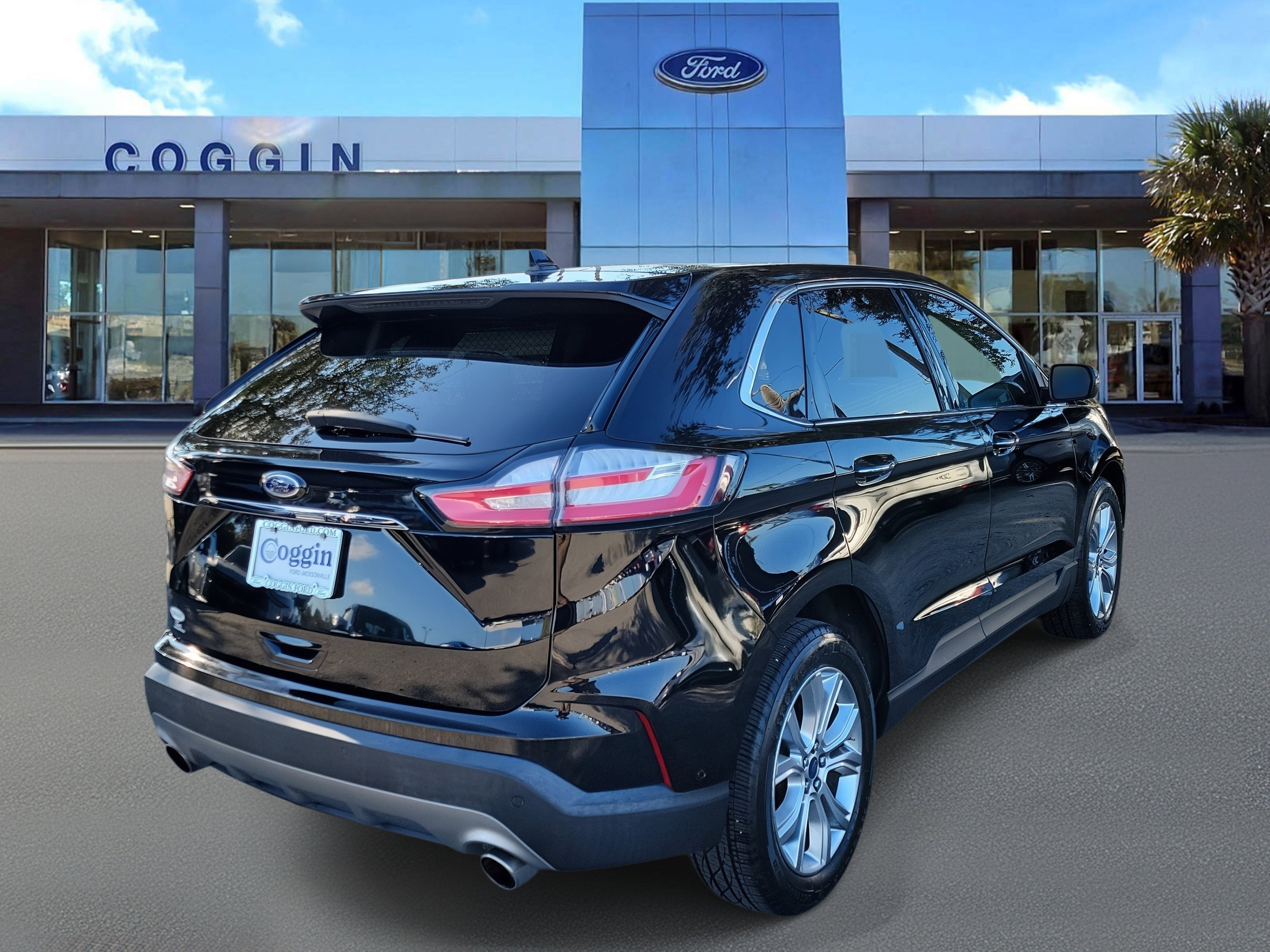 Certified 2019 Ford Edge Titanium w/ Equipment Group 301A image 3