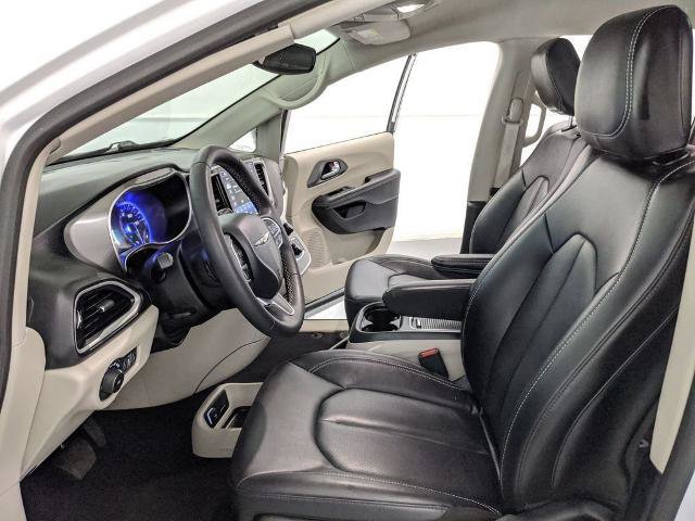 Used 2024 Chrysler Pacifica Touring-L FWD image 16