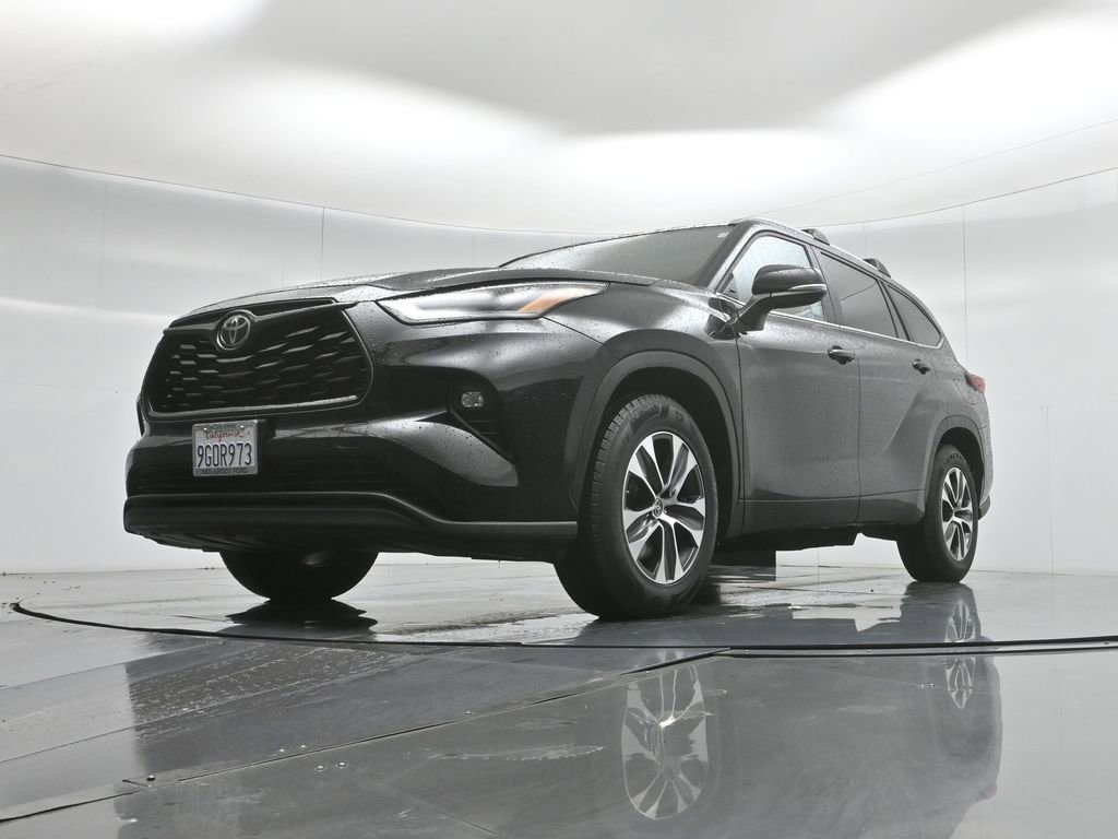 Used 2023 Toyota Highlander XLE image 49