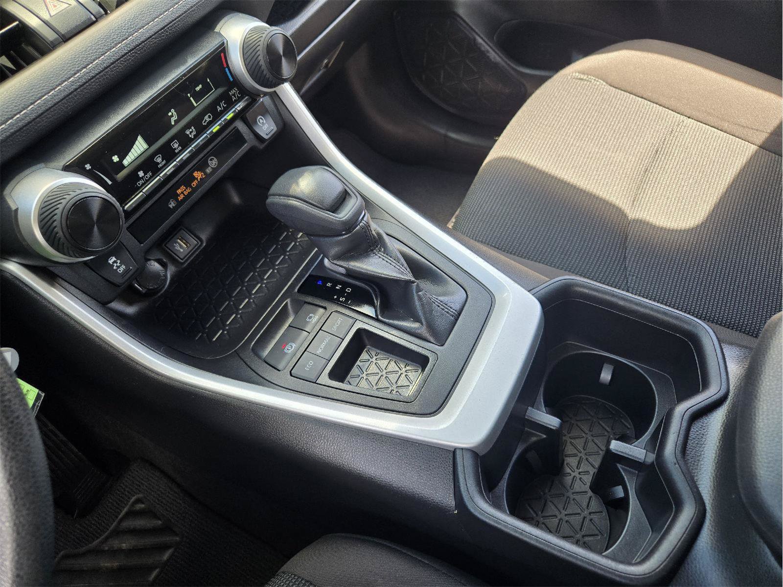 Used 2024 Toyota RAV4 LE FWD image 18