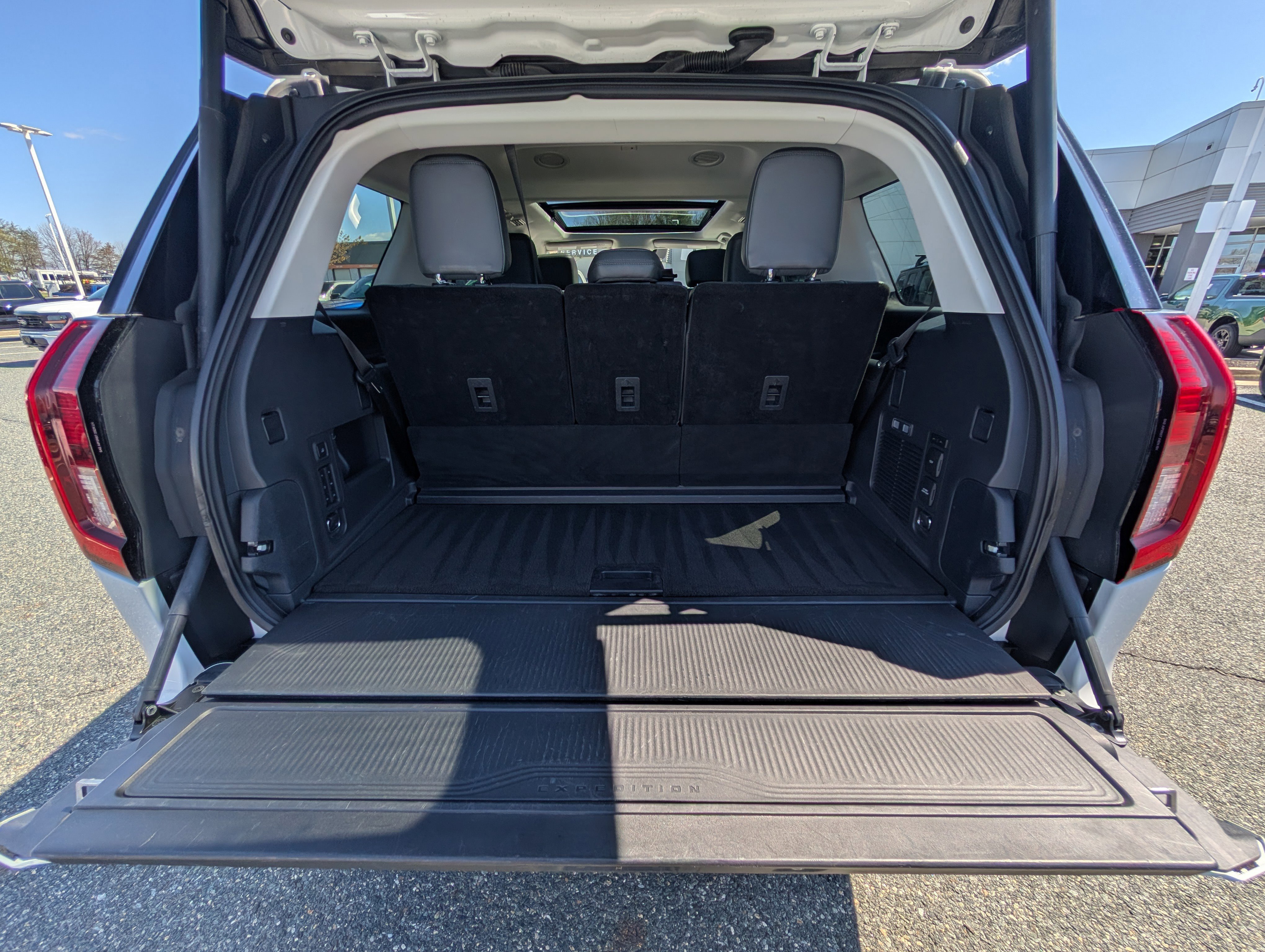 Certified 2025 Ford Expedition Active image 11