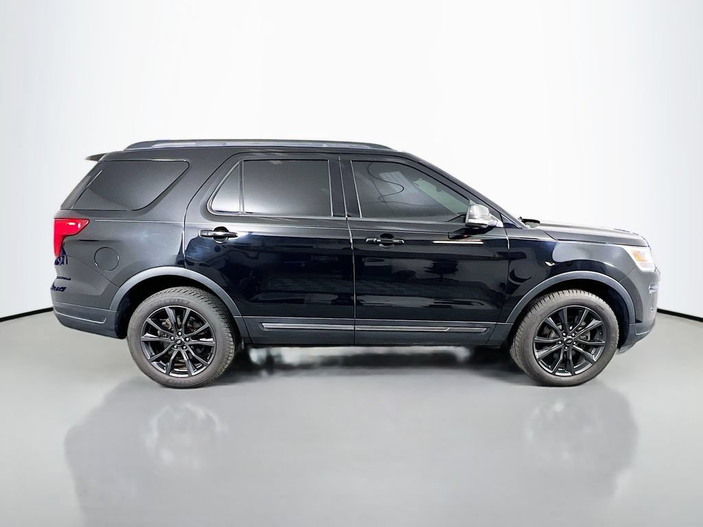 Certified 2018 Ford Explorer XLT w/ Equipment Group 202A AWD/4WD image 10