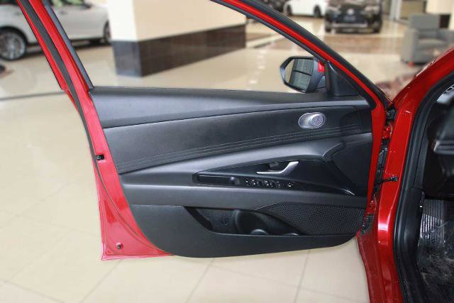 Used 2024 Hyundai Elantra Blue FWD image 19
