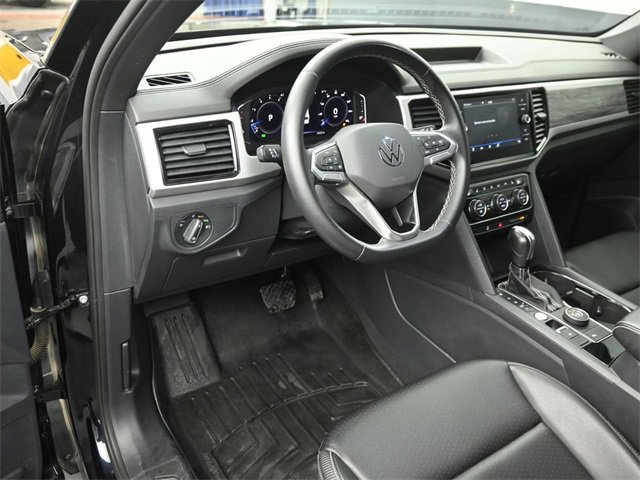Used 2022 Volkswagen Atlas Cross Sport SE w/ Black Wheel Package image 25