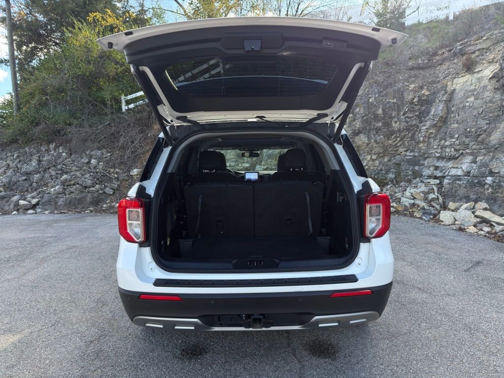 Certified 2023 Ford Explorer XLT w/ Equipment Group 202A image 9