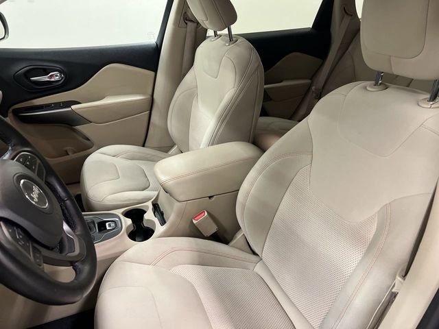 Used 2020 Jeep Cherokee Latitude w/ Cold Weather Group AWD/4WD image 8