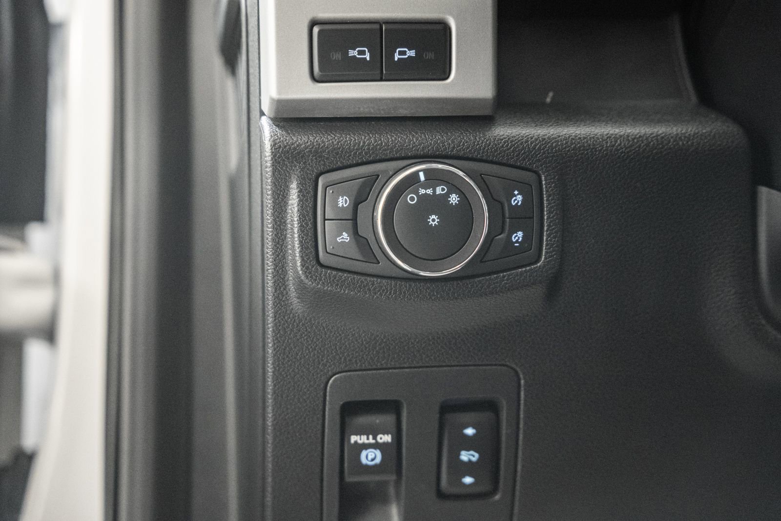 Certified 2019 Ford F150 Lariat w/ Equipment Group 502A Luxury image 48