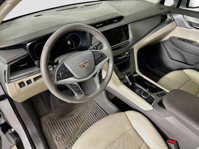 Used 2022 Cadillac XT5 Premium Luxury AWD/4WD image 2