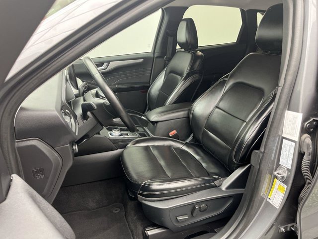Certified 2024 Ford Escape Platinum AWD/4WD image 9